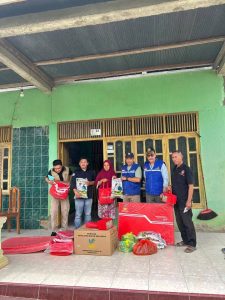 Pemda Koltim Bagikan Bantuan Bagi Korban Gempa di Mowewe.