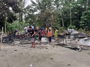 Kebakaran Rumah Di Lambandia, Bupati Koltim Menginstruksikan OPD Terkait   Ambil Langkah Cepat Untuk Membantu Korban.